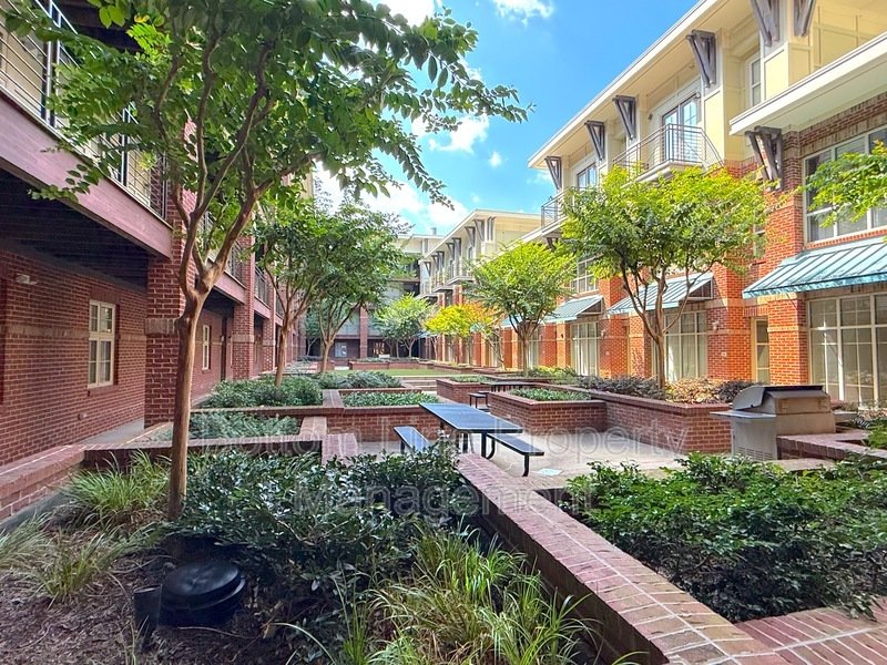 2 Bedroom 2 Bathroom Uptown Unit For Rent property image
