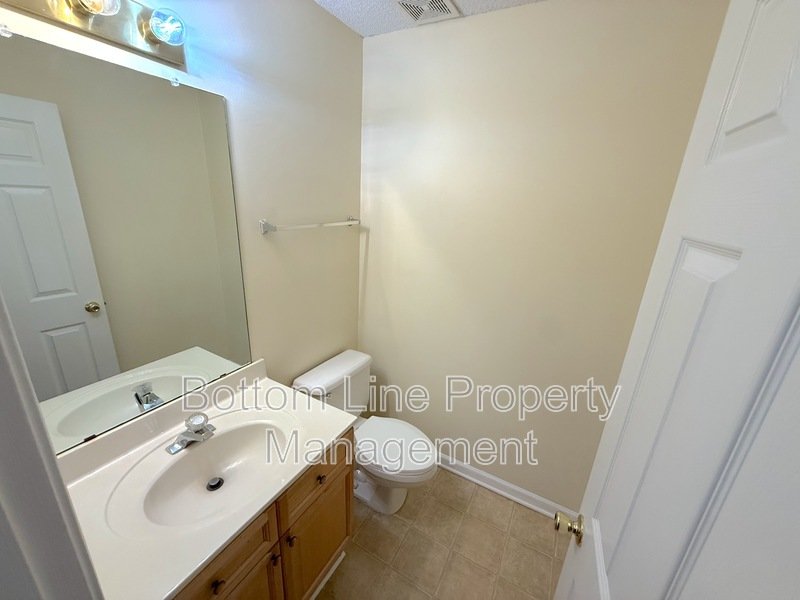 Modern 3BR/3BA Townhome with Garage and Patio property image