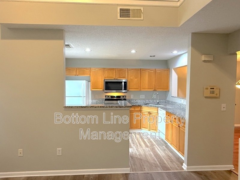 Modern 3BR/3BA Townhome with Garage and Patio property image