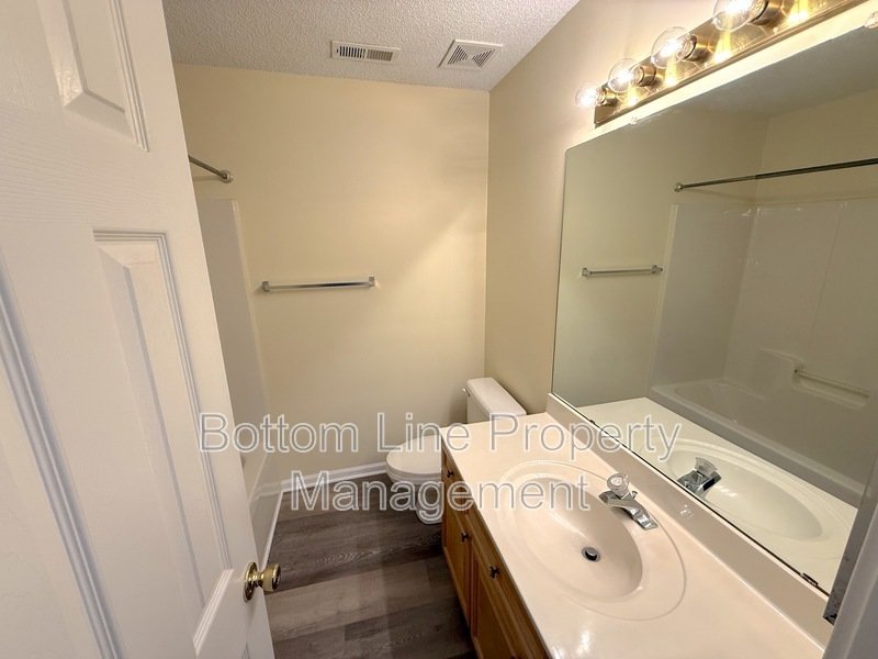 Modern 3BR/3BA Townhome with Garage and Patio property image