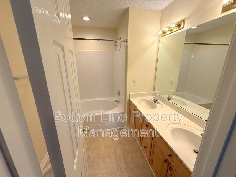 Modern 3BR/3BA Townhome with Garage and Patio property image
