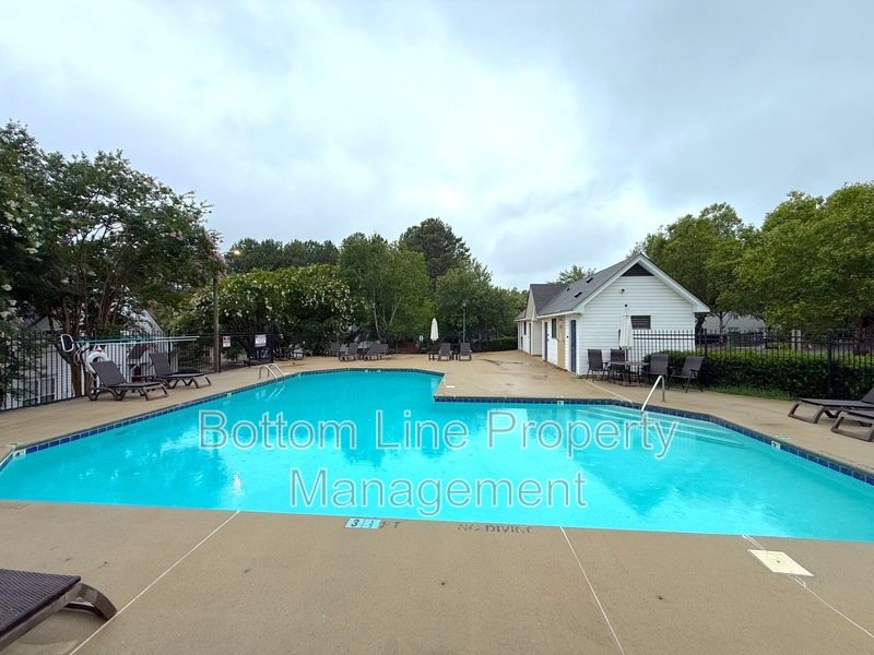 Modern 3BR/3BA Townhome with Garage and Patio property image