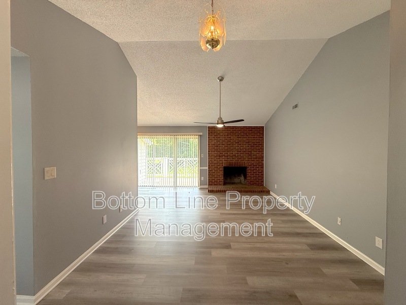 Cozy 2 Bedroom 2 Bathroom Townhouse For Rent!!! property image