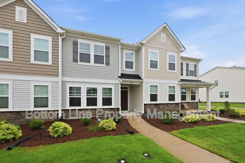 Beautiful 3BR/2.5BA Raleigh Home | 2-Car Garage | Quartz Counters property image