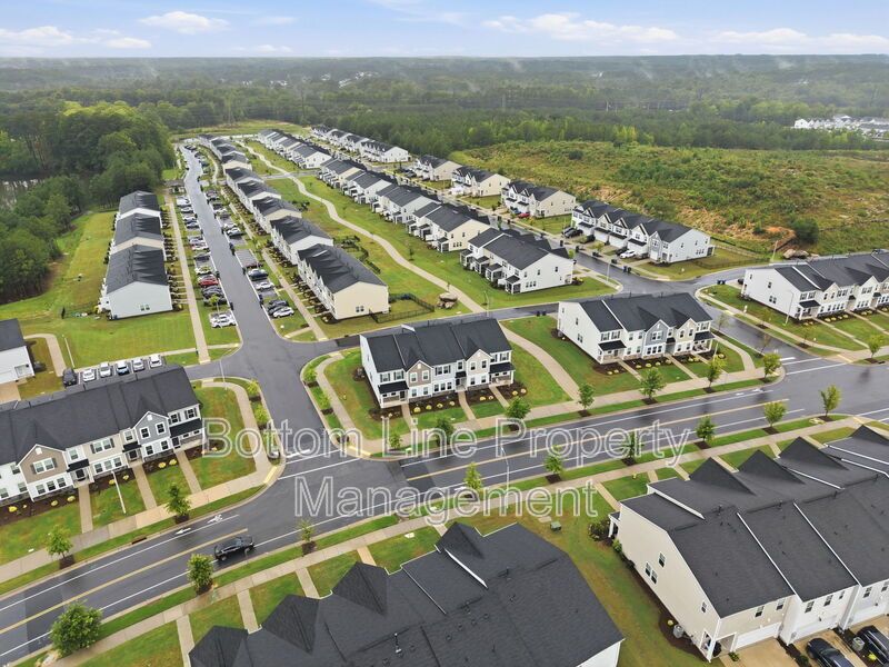 Beautiful 3BR/2.5BA Raleigh Home | 2-Car Garage | Quartz Counters property image