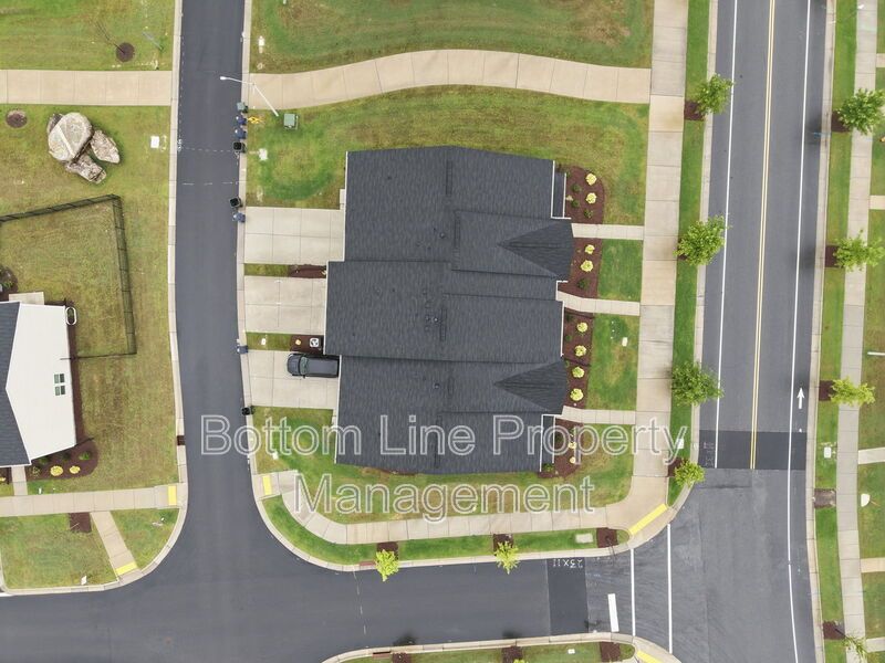 Beautiful 3BR/2.5BA Raleigh Home | 2-Car Garage | Quartz Counters property image