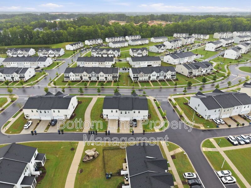 Beautiful 3BR/2.5BA Raleigh Home | 2-Car Garage | Quartz Counters property image
