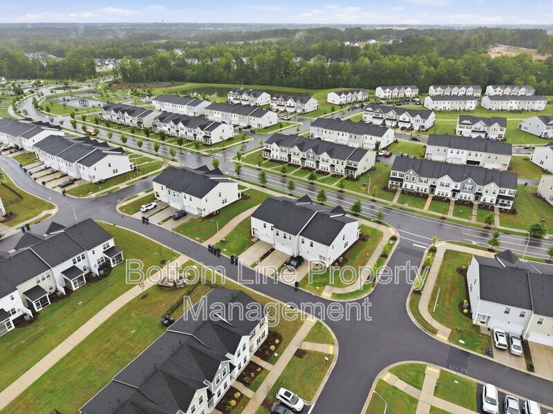 Beautiful 3BR/2.5BA Raleigh Home | 2-Car Garage | Quartz Counters property image