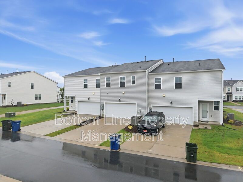 Beautiful 3BR/2.5BA Raleigh Home | 2-Car Garage | Quartz Counters property image