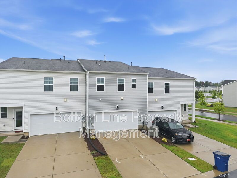 Beautiful 3BR/2.5BA Raleigh Home | 2-Car Garage | Quartz Counters property image