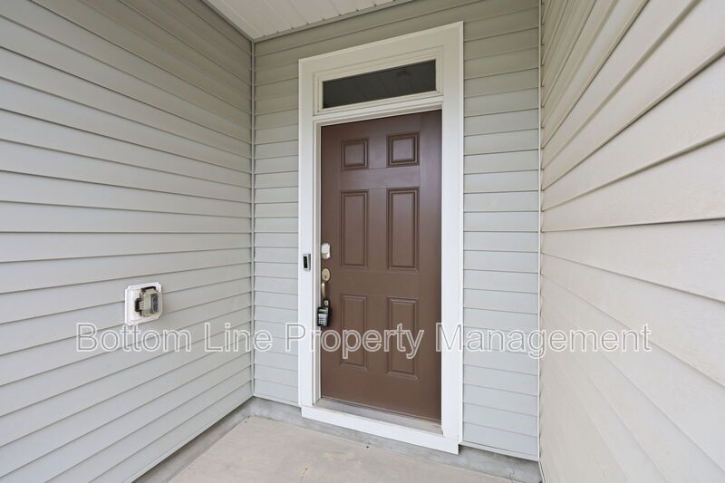 Beautiful 3BR/2.5BA Raleigh Home | 2-Car Garage | Quartz Counters property image