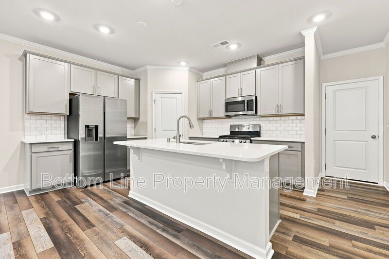 Beautiful 3BR/2.5BA Raleigh Home | 2-Car Garage | Quartz Counters property image