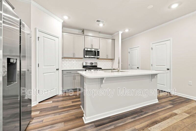 Beautiful 3BR/2.5BA Raleigh Home | 2-Car Garage | Quartz Counters property image