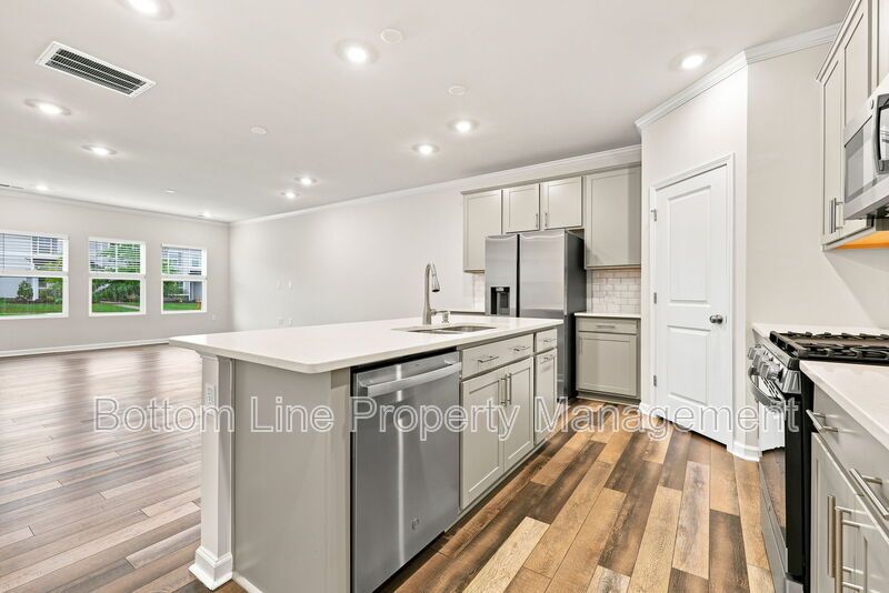 Beautiful 3BR/2.5BA Raleigh Home | 2-Car Garage | Quartz Counters property image