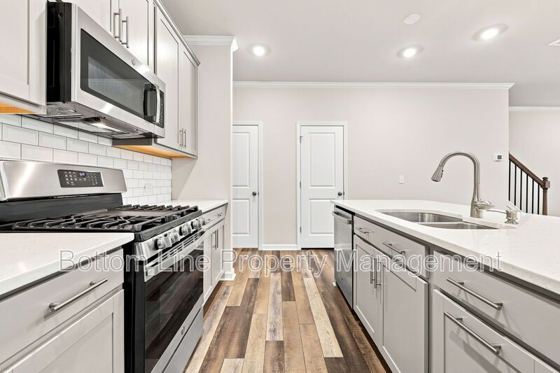 Beautiful 3BR/2.5BA Raleigh Home | 2-Car Garage | Quartz Counters property image