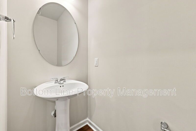 Beautiful 3BR/2.5BA Raleigh Home | 2-Car Garage | Quartz Counters property image