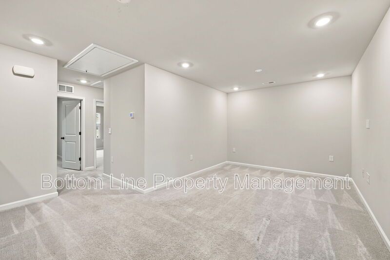 Beautiful 3BR/2.5BA Raleigh Home | 2-Car Garage | Quartz Counters property image