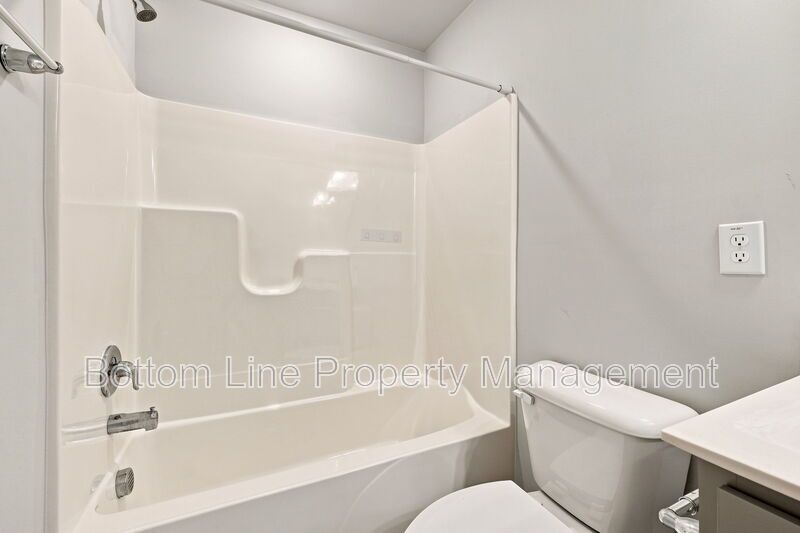 Beautiful 3BR/2.5BA Raleigh Home | 2-Car Garage | Quartz Counters property image