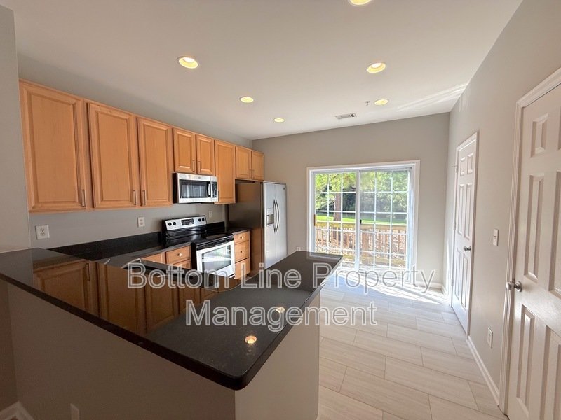 🏡 Spacious 3-Bedroom Townhome in Charlotte’s Elizabeth Neighborhood property image