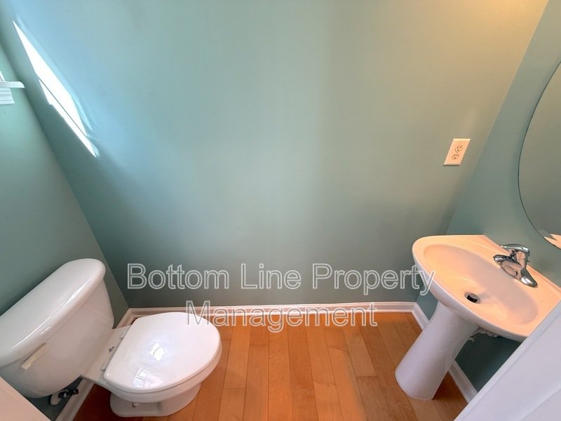 🏡 Spacious 3-Bedroom Townhome in Charlotte’s Elizabeth Neighborhood property image