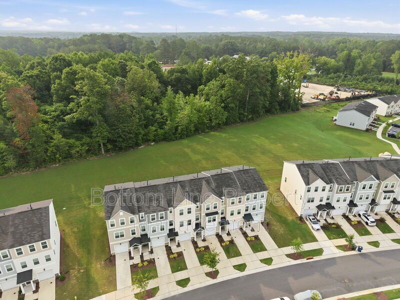 Modern 3BR Townhome in Pool Community | 1-Car Garage | Quartz Counters | Luxury Primary Suite property image