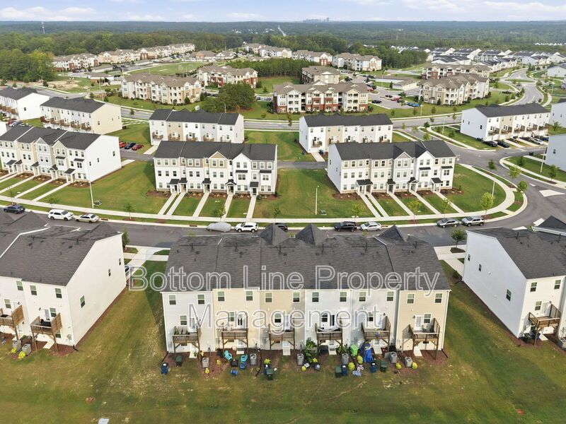 Modern 3BR Townhome in Pool Community | 1-Car Garage | Quartz Counters | Luxury Primary Suite property image