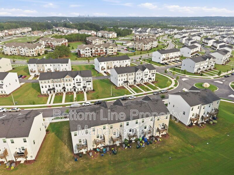 Modern 3BR Townhome in Pool Community | 1-Car Garage | Quartz Counters | Luxury Primary Suite property image