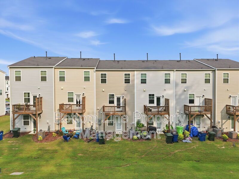 Modern 3BR Townhome in Pool Community | 1-Car Garage | Quartz Counters | Luxury Primary Suite property image