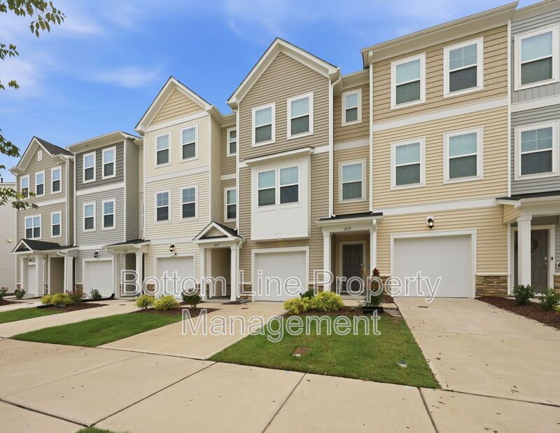 Modern 3BR Townhome in Pool Community | 1-Car Garage | Quartz Counters | Luxury Primary Suite property image