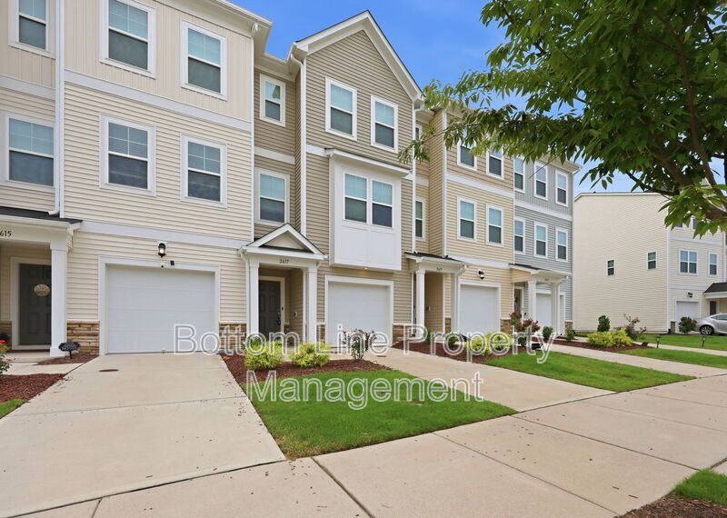 Modern 3BR Townhome in Pool Community | 1-Car Garage | Quartz Counters | Luxury Primary Suite property image