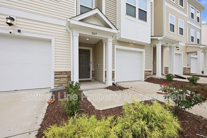 Modern 3BR Townhome in Pool Community | 1-Car Garage | Quartz Counters | Luxury Primary Suite property image