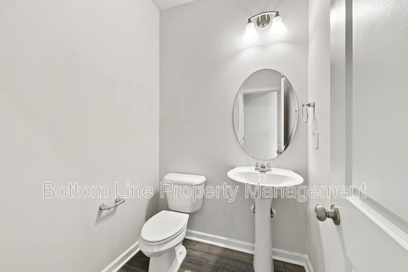 Modern 3BR Townhome in Pool Community | 1-Car Garage | Quartz Counters | Luxury Primary Suite property image