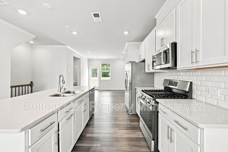 Modern 3BR Townhome in Pool Community | 1-Car Garage | Quartz Counters | Luxury Primary Suite property image