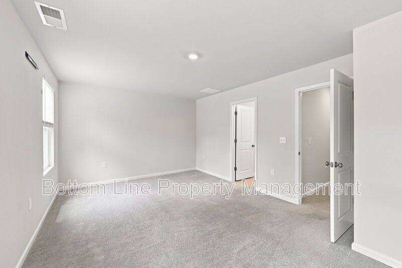 Modern 3BR Townhome in Pool Community | 1-Car Garage | Quartz Counters | Luxury Primary Suite property image