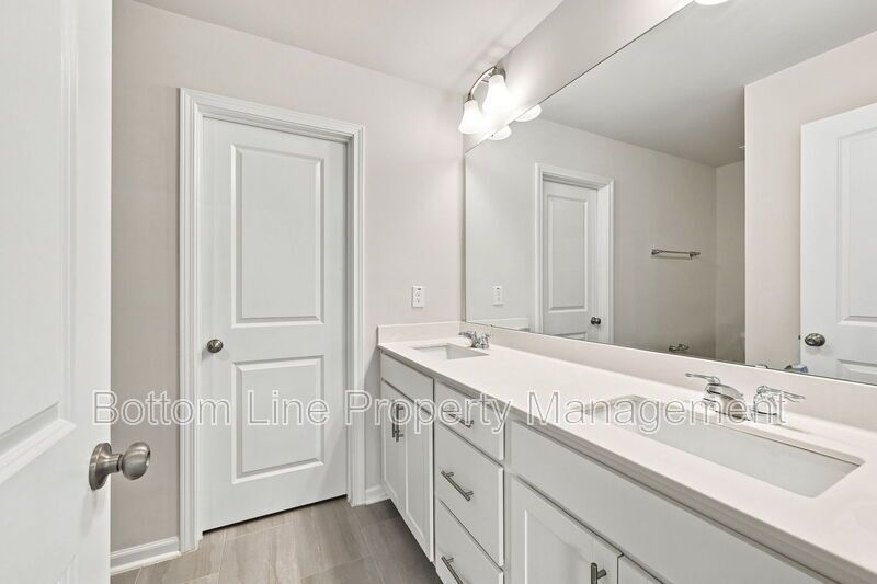 Modern 3BR Townhome in Pool Community | 1-Car Garage | Quartz Counters | Luxury Primary Suite property image