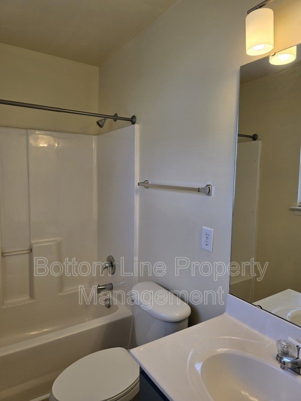 Charming 4BR Home with Spacious Yard – Prime Charlotte Location property image
