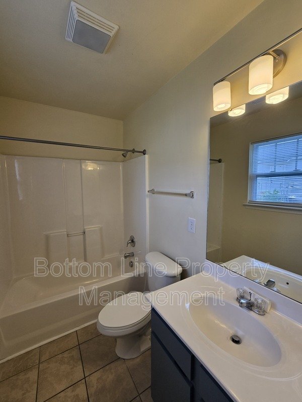 Charming 4BR Home with Spacious Yard – Prime Charlotte Location property image