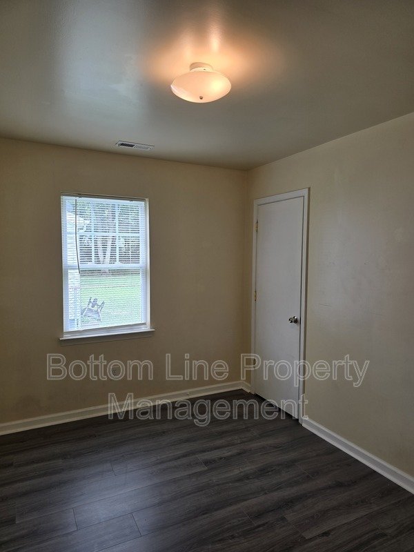Charming 4BR Home with Spacious Yard – Prime Charlotte Location property image