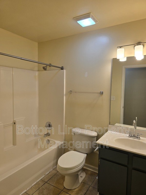 Charming 4BR Home with Spacious Yard – Prime Charlotte Location property image