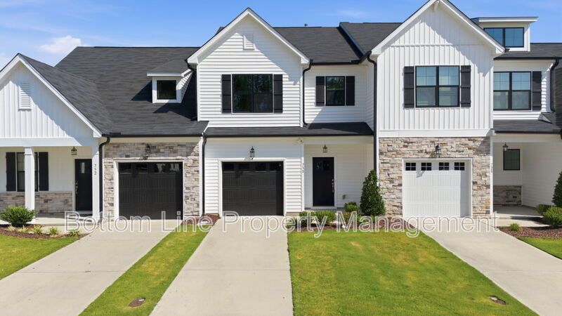 Beautiful 3BR Townhome w/ Garage & Community Pool property image