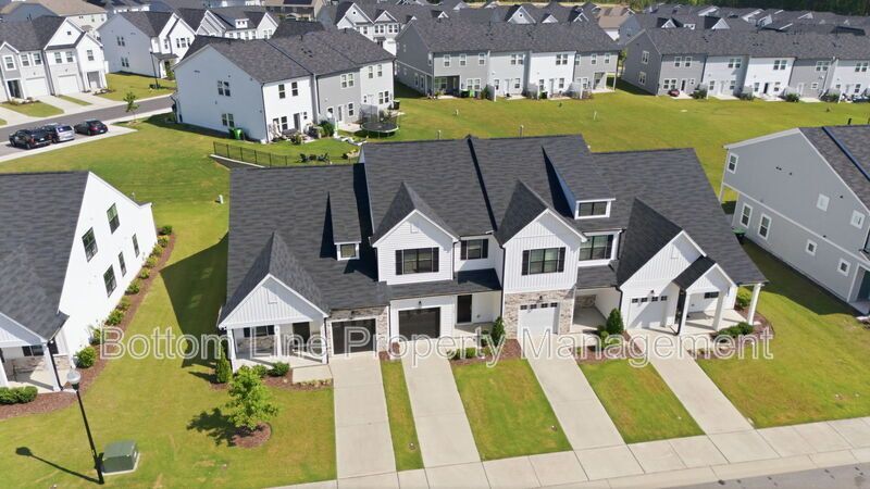 Beautiful 3BR Townhome w/ Garage & Community Pool property image
