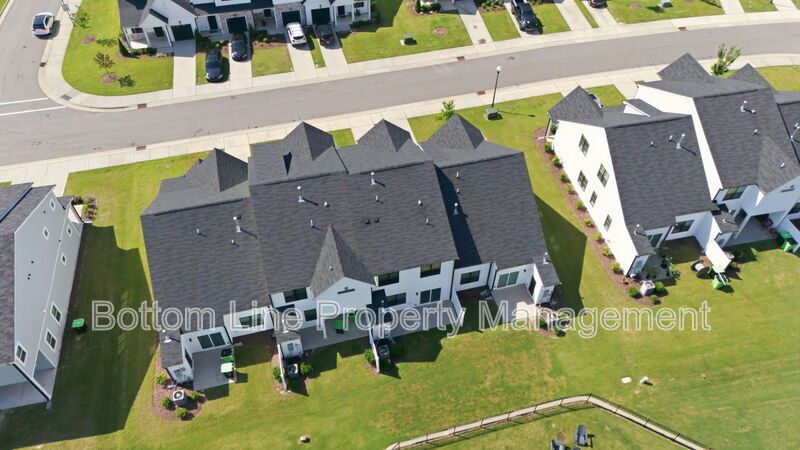 Beautiful 3BR Townhome w/ Garage & Community Pool property image