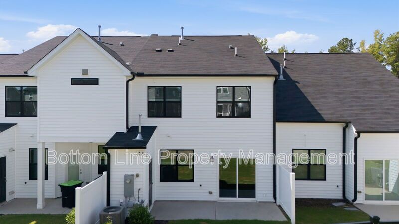 Beautiful 3BR Townhome w/ Garage & Community Pool property image