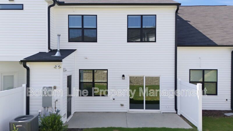Beautiful 3BR Townhome w/ Garage & Community Pool property image