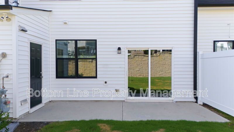 Beautiful 3BR Townhome w/ Garage & Community Pool property image