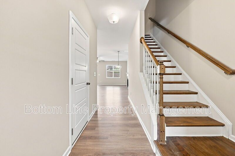 Beautiful 3BR Townhome w/ Garage & Community Pool property image