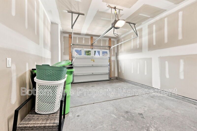 Beautiful 3BR Townhome w/ Garage & Community Pool property image