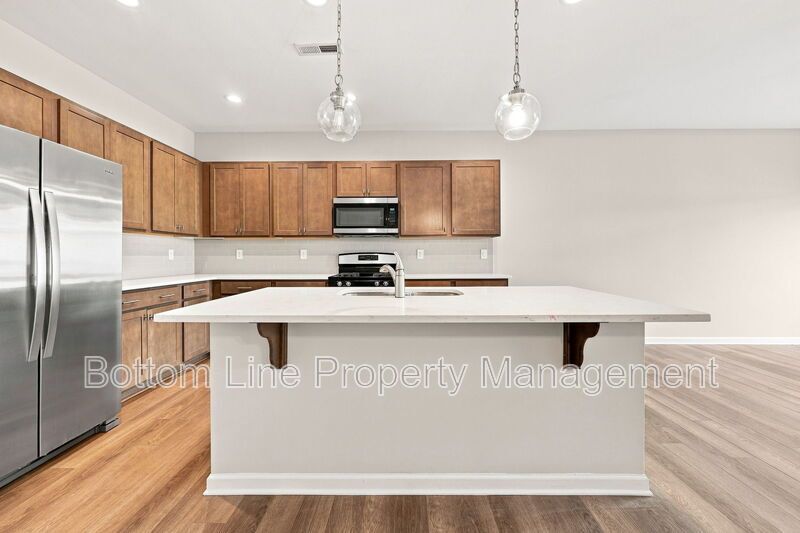 Beautiful 3BR Townhome w/ Garage & Community Pool property image