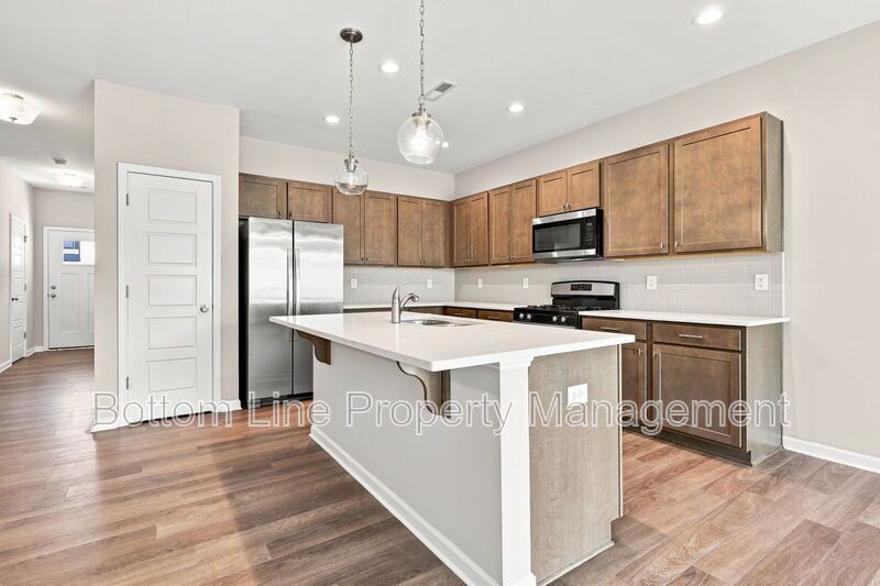 Beautiful 3BR Townhome w/ Garage & Community Pool property image