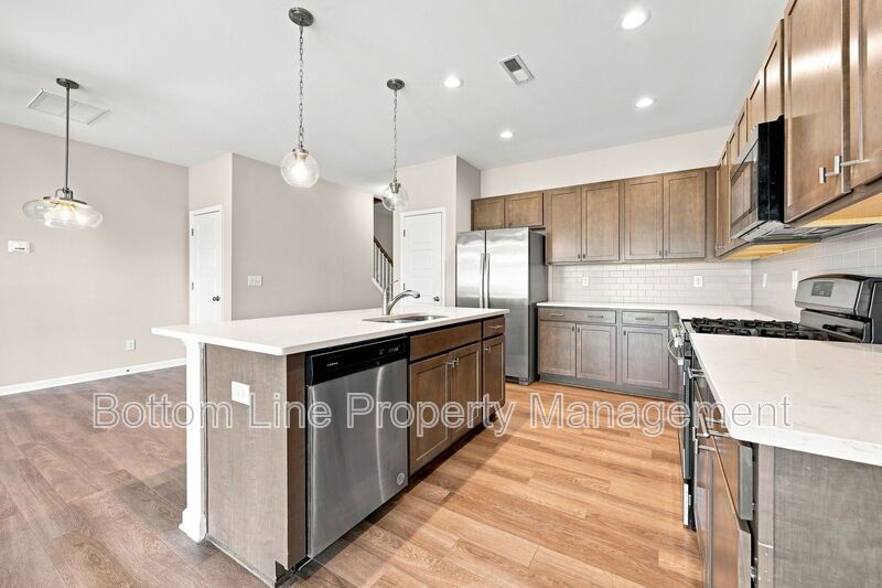 Beautiful 3BR Townhome w/ Garage & Community Pool property image